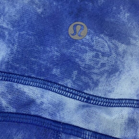 Lululemon Women's Blue and White Tie Dyed Speed Track Shorts - Picture 11 of 11